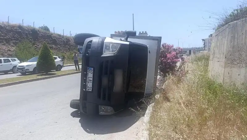 Hafif Ticari Araç ile Kamyonet Arasındaki Kaza Dehşet Saçtı!