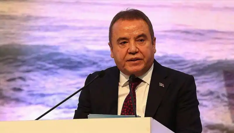 Antalya'nın Vizyonunu Değiştiren Lider: Muhittin Böcek Kimdir?