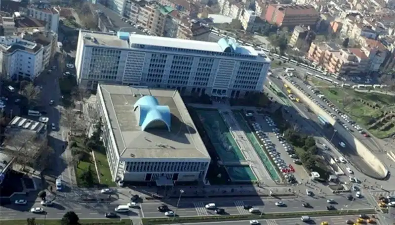 İBB'ye Yönelik Yolsuzluk Soruşturmasında Şok Gelişme: Şüpheliler Adliyeye Sevk Edildi