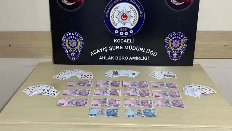 Kocaeli'de Kumar Baskınları: Kahvehaneler Ekipler Tarafından Tarandı