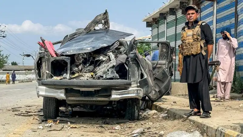 Pakistan’da Kanlı Patlama: Dört Hükümet Yetkilisi ve Bir Polis Hayatını Kaybetti