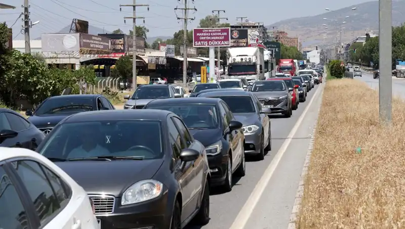 Aydın-Muğla Arasında 60 Kilometreyi Aşan Şaşırtıcı Araç Kuyruğu