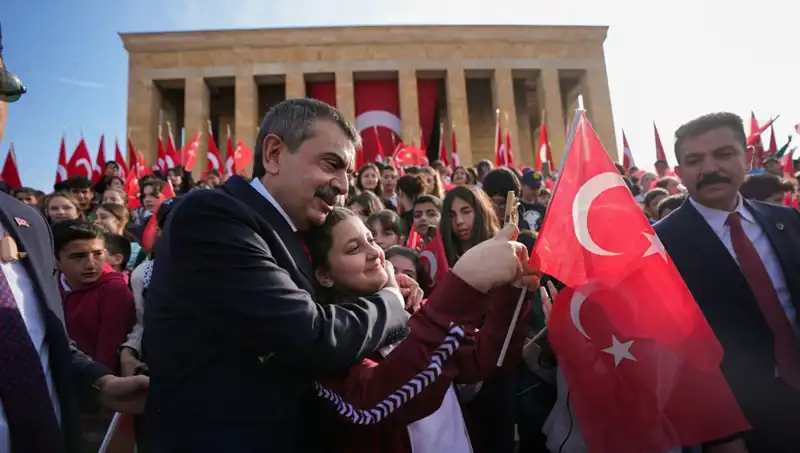 Anıtkabir'de Çocuklarla Birlikte Anma Töreni: Bakan Tekin'in Duygusal Günü