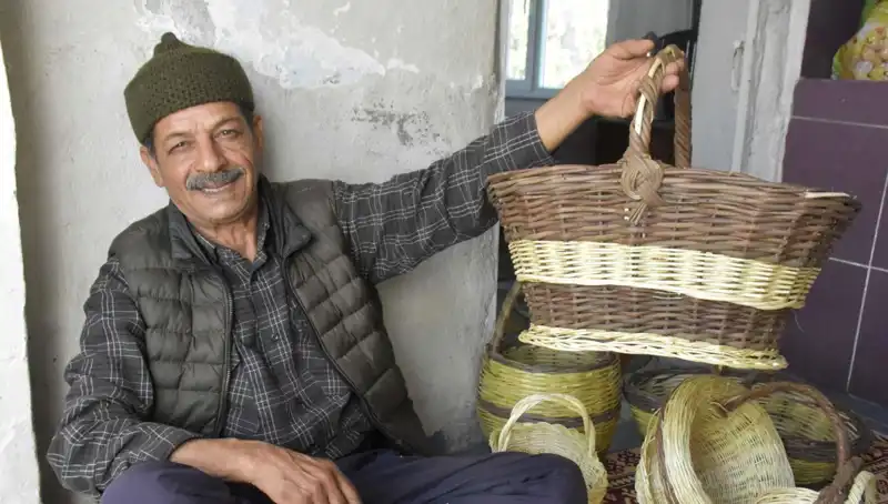 Geleneksel Mesleklerin Son Temsilcisi: Dede Yadigarı Usta 60 Yıldır Hayatına Sürüyor