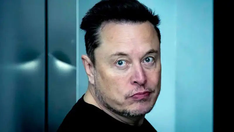 Elon Musk'ın En Büyük Korkusu Gerçek Olma Yolunda: Uzayda Korkutucu Gelişmeler