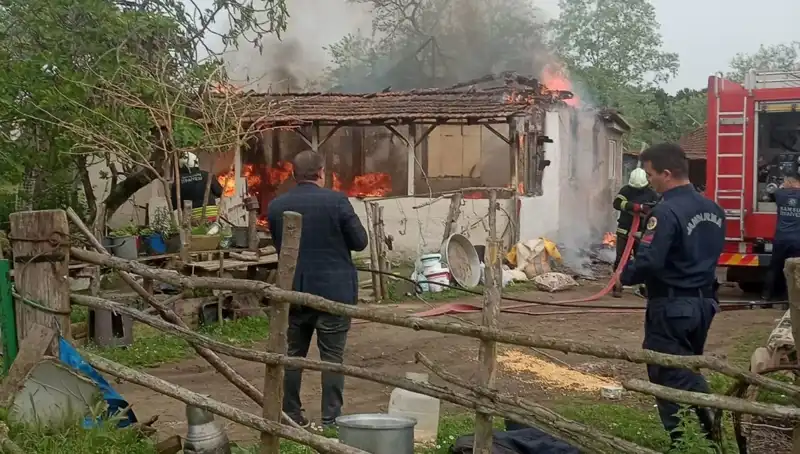 Elektrik Kontağından Yangın Çıktı: Ekipler Seferber Oldu
