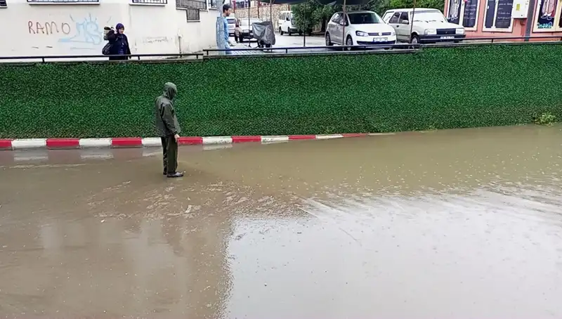 Aydın'da Şiddetli Sağanak Yağışlar Alt Geçidi Su Bastı: Hayat Durma Noktasına Geldi