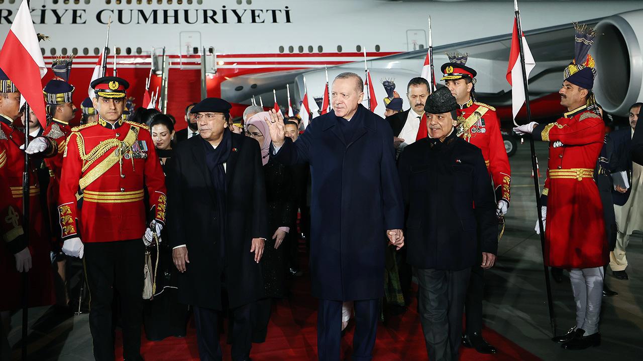 Cumhurbaşkanı Erdoğan, Pakistan ziyaretinde önemli görüşmeler gerçekleştirdi