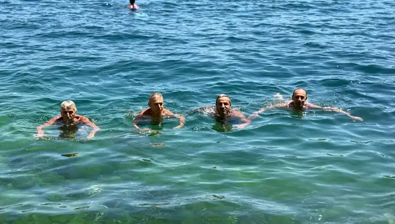 Sıcaklık Rekoru Kırıldı: Plajlar İnsanlarla Dolu!
