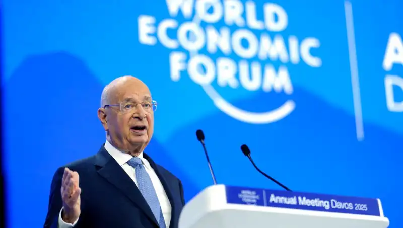 Klaus Schwab, Davos'un Kurucusu Olarak Görevine Veda Etti