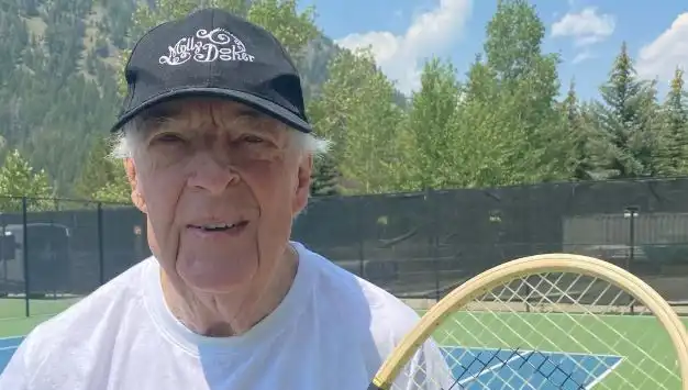 Avustralyalı Tenis Efsanesi Fred Stolle Hayatını Kaybetti: Anılar ve Mirası