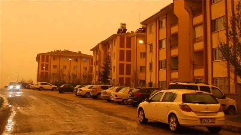 Meteoroloji'den Şok Uyarı: Çöl Tozu ve Sağanak Bir Arada!