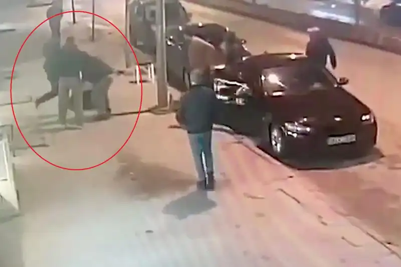 Bacak Kıran Park Yeri Kavgası: Üç Kişilik Şok Saldırı!