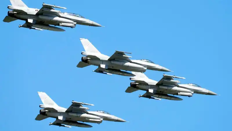 ABD, Ukraynalı Pilotlar İçin F-16 Eğitimi Başlatıyor: 310 Milyon Dolar Yatırım
