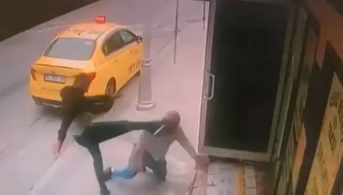 Taksi Durağında Dehşet: Oğlunun Alacaklısı Bacağından Vurdu!
