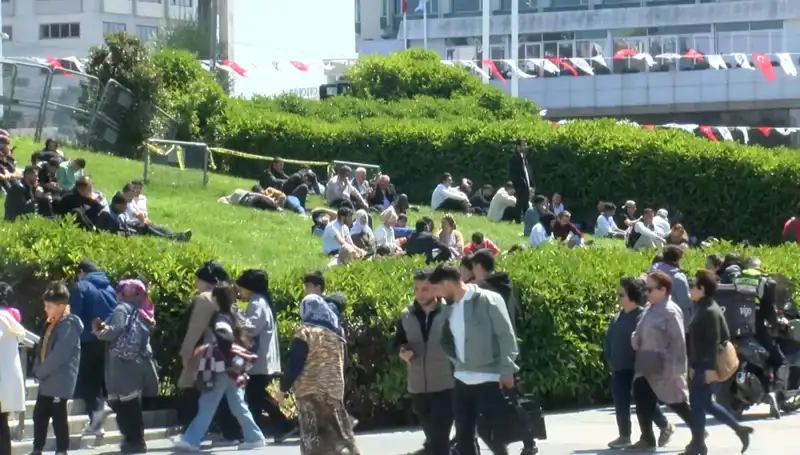 Taksim'de Deprem Yoğunluğu: İstanbul'daki Son Durum ve Alınan Önlemler