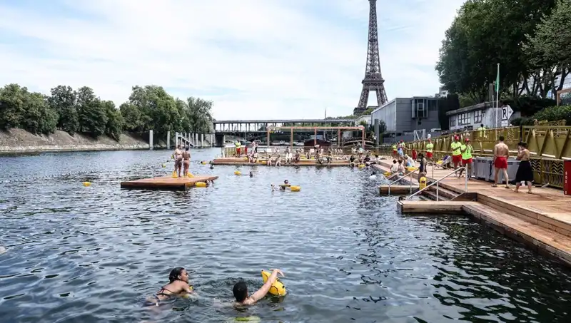 Fransa'da Tarihi An: Seine Nehri, 102 Yıl Sonra Yüzmeye Açıldı!