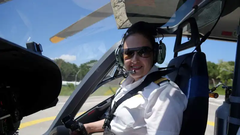 Türkiye'nin İlk Kadın Ambulans Helikopter Pilotu: Yer Çekimine Meydan Okuyan Bir Kahraman