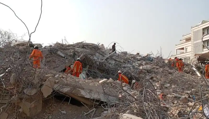 Türk Kurtarma Ekipleri Myanmar'da: Enkazdan Sağ Çıkan Birey Hayat Meritine Kavuştu