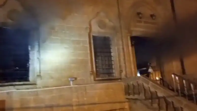 Mardin'de Camide Çıkan Yangın, Onlarca Yıllık Tarihi Eserleri Tehdit Etti!